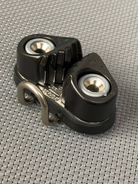 Servo 11 Cam Cleat with fairlead